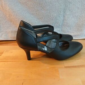 New Lifestride Black Vintage Style Pumps Size 8
